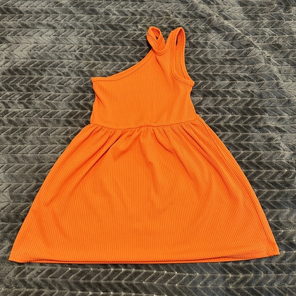 Set of 2 One shoulder Cut out Dresses Size 100(3-4T) - Picture 2 of 6